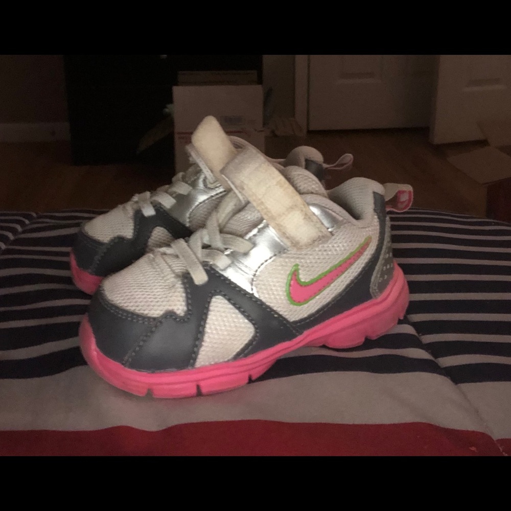 *SOLD*Toddler Nike advantage sneakers